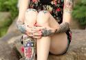 71439_girl-hipster-red-nails-tattoo-tattoo-girl-Favim_com-310800.